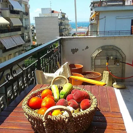 Private Room In A Shared Flat Thessaloniki Exterior photo